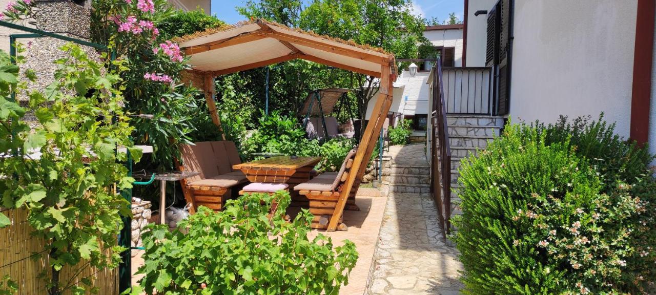 Apartments Svjeta ยาดราโนโว ภายนอก รูปภาพ